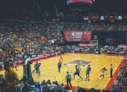 开云体育在线-从马刺翻盘到世界杯舞台，福克斯的接管时刻如何定义竞技体育的永恒魅力