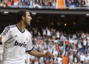 开云体育在线-字母哥一手掌控比赛走势，勇士险胜骑士背后的战术博弈