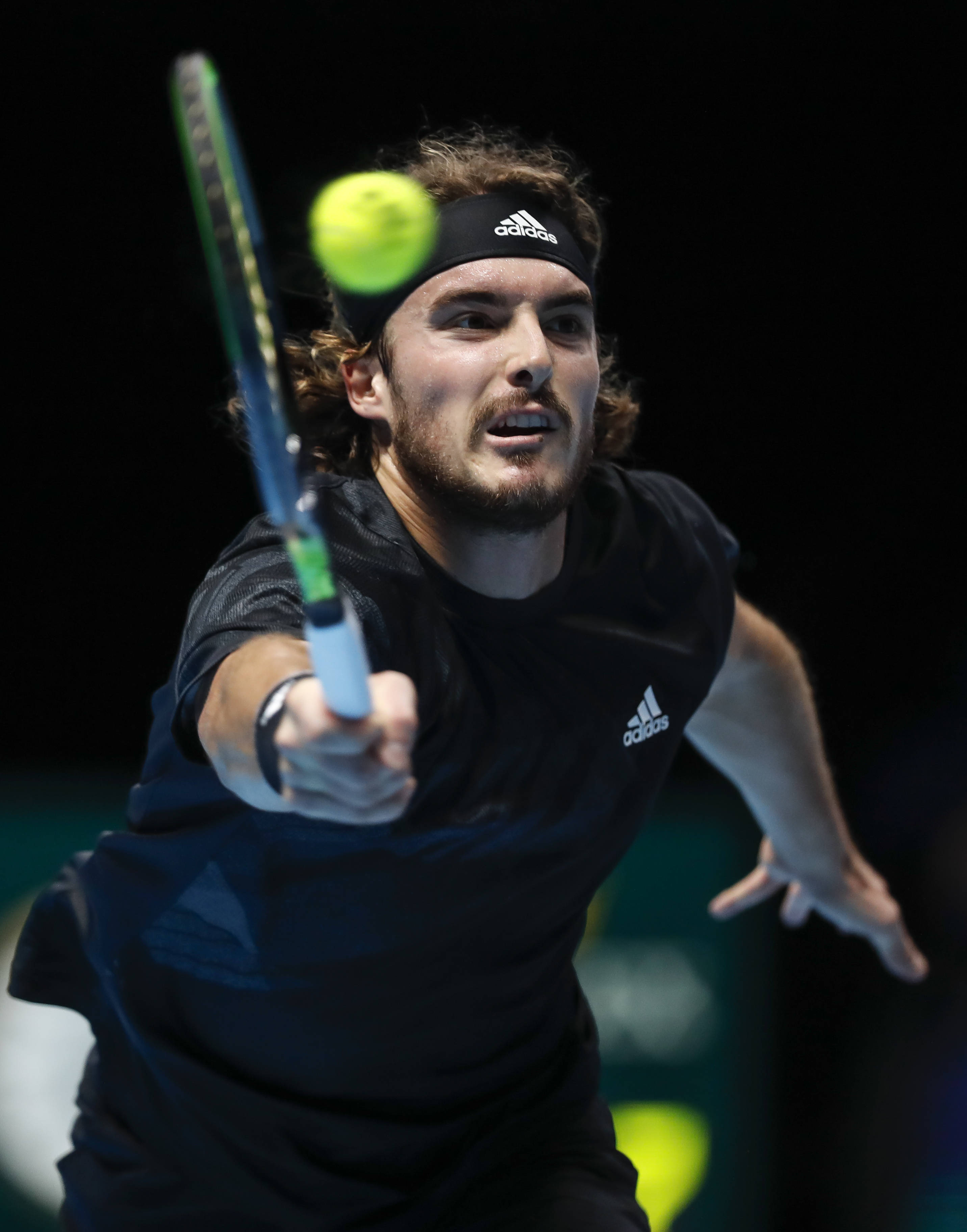 关于法国网球队爆冷西班牙网球队，西西帕斯关键制胜的信息