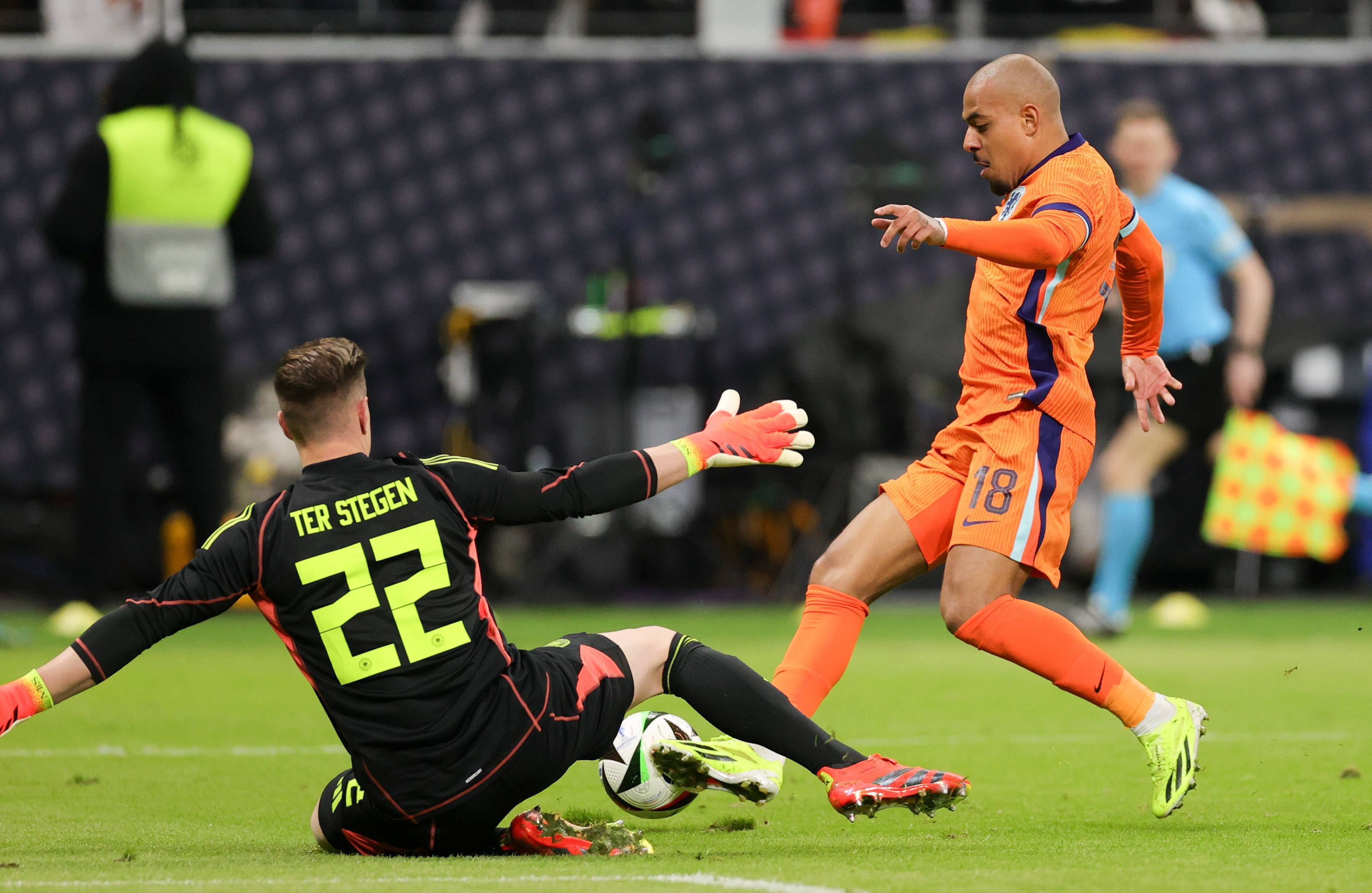 包含根特队在比赛前为与皇家马德里的交锋做准备的词条 包含根特队在比赛前为与皇家马德里的交锋做准备的词条