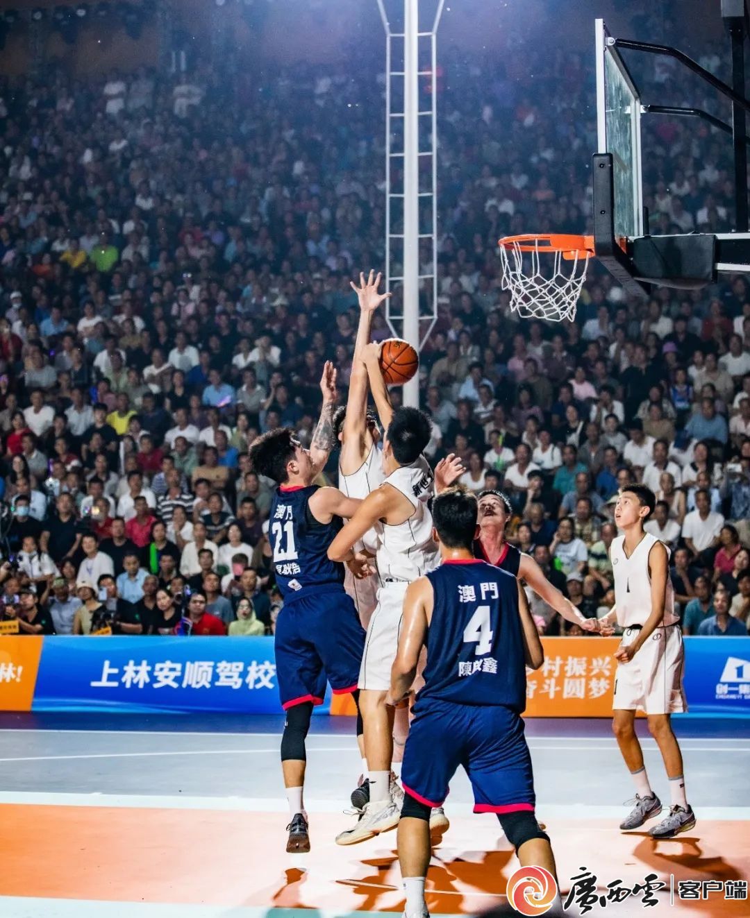 包含球员技艺精湛,篮球赛事获得观众好评的词条 包含球员技艺精湛,篮球赛事获得观众好评的词条