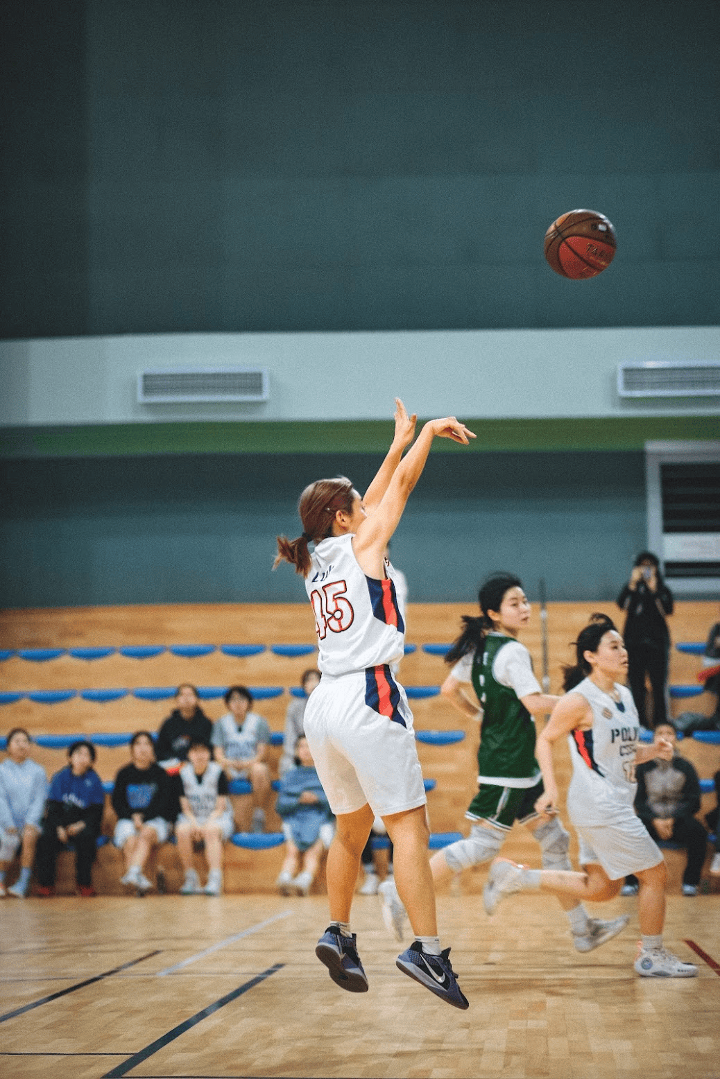 包含球员技艺精湛,篮球赛事获得观众好评的词条 包含球员技艺精湛,篮球赛事获得观众好评的词条