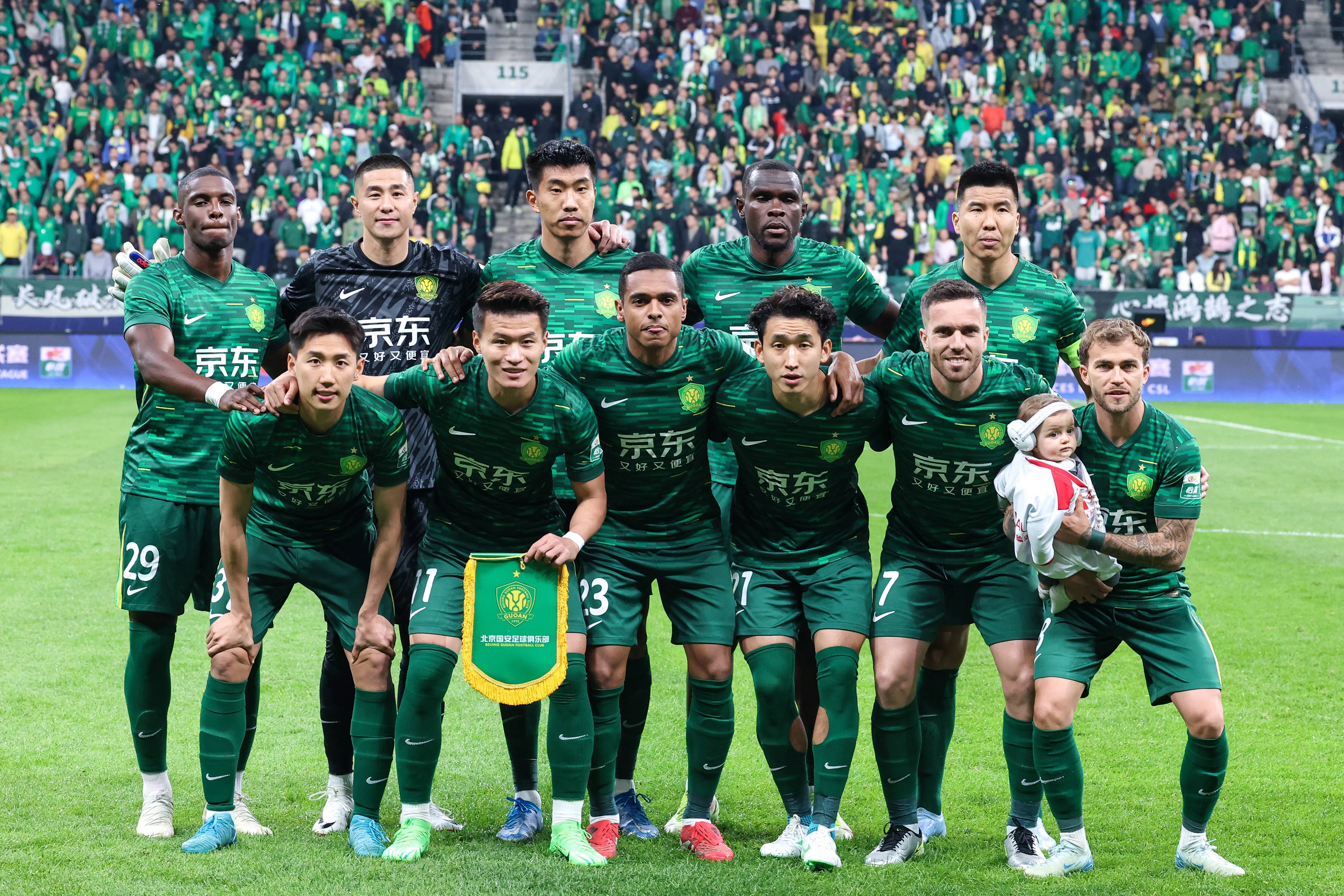 足球联赛榜首之争激烈,球队夺冠希望渐起的简单介绍 足球联赛榜首之争激烈,球队夺冠希望渐起的简单介绍