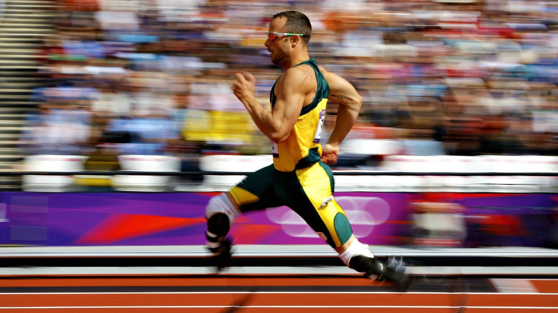 赛道上的红色闪电，阿隆索高光时刻，法拉利绝杀迈凯伦